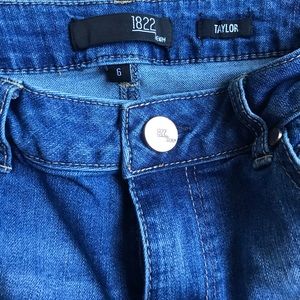 1822 Denim, Size 6 Ripped Capri Jeans